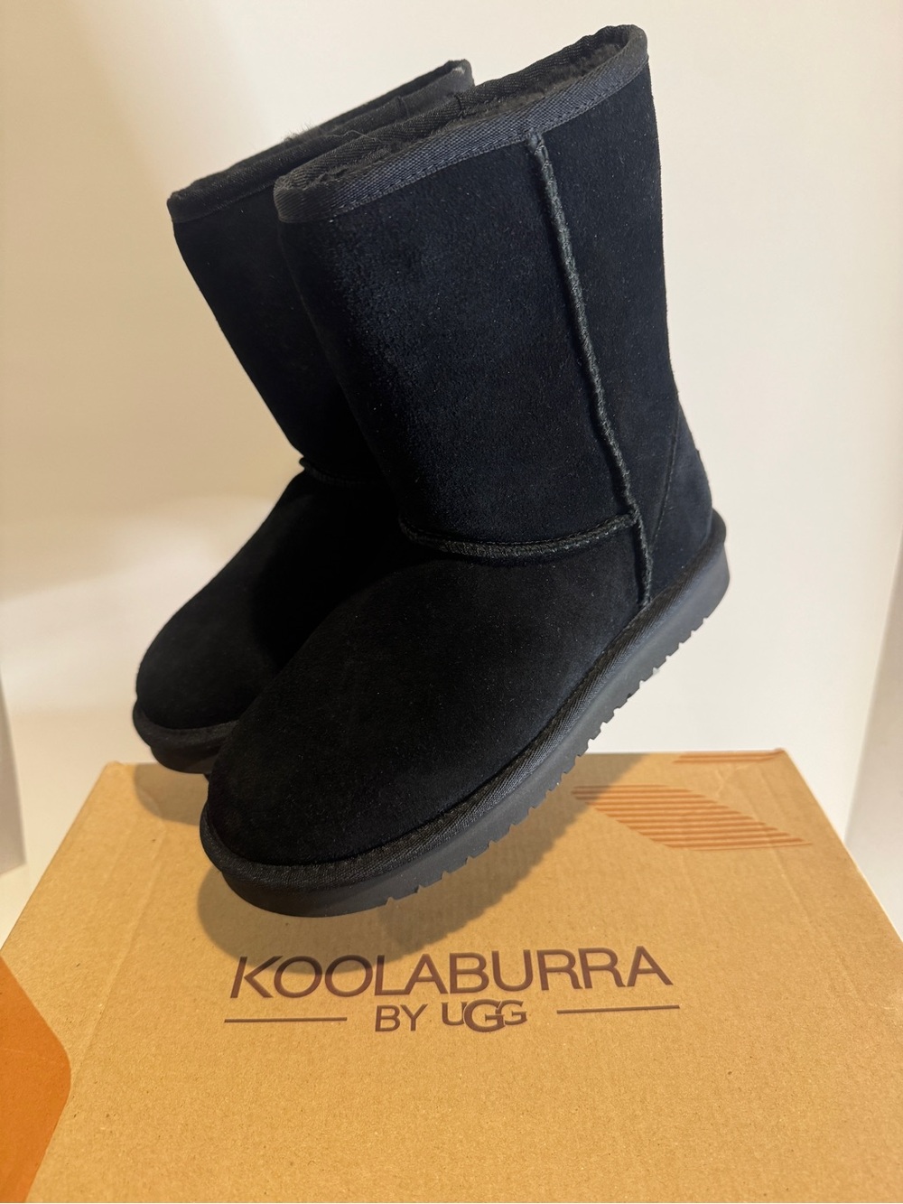 Koolaburra By Ugg Koola short 1017090w blk size 5 wide